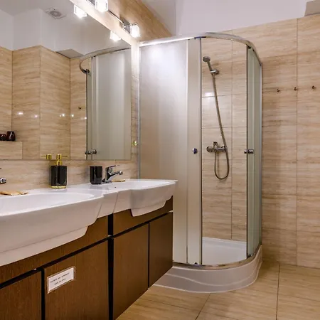 4 Pory Roku Apartment